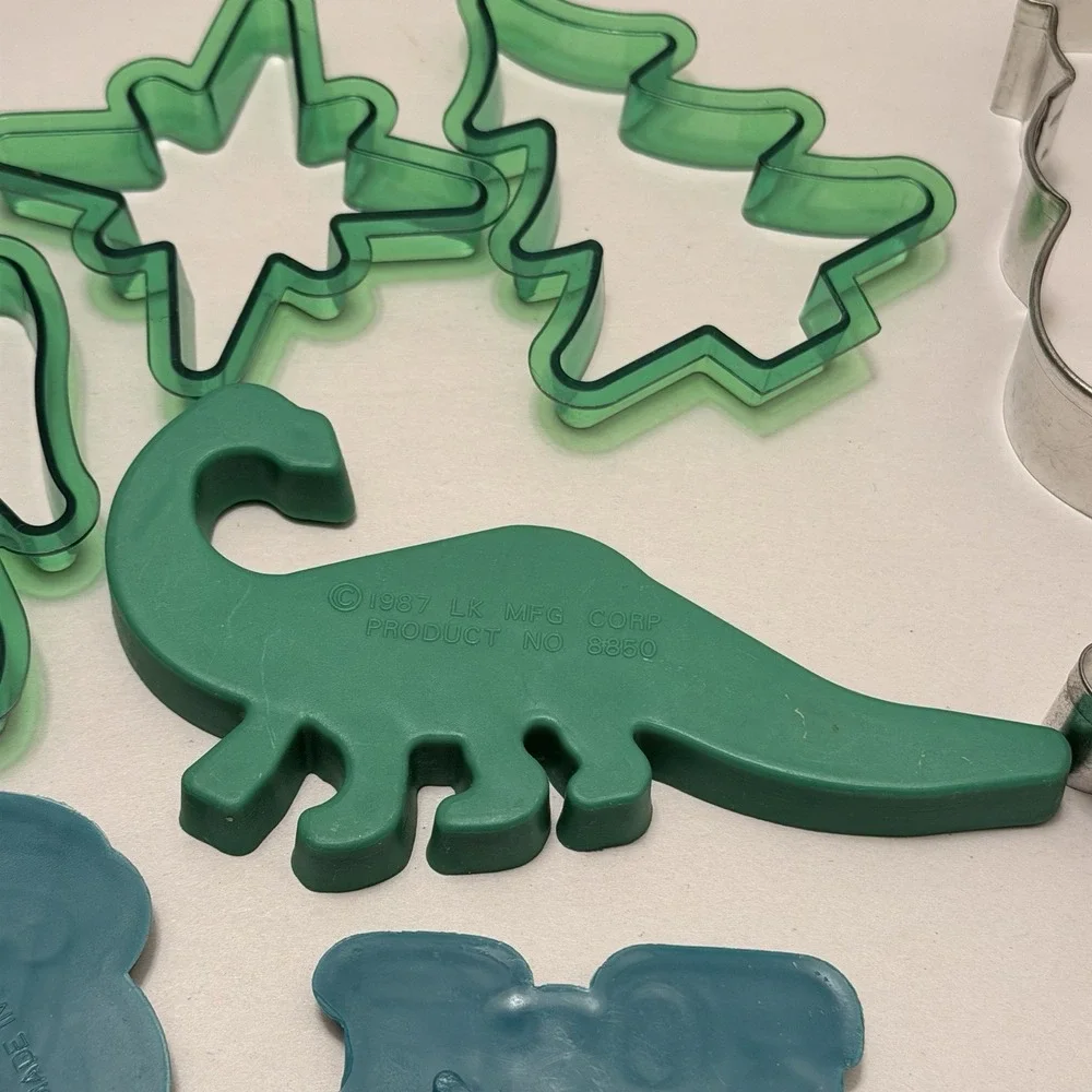 VTG Cookie Cutter LOT VTG Silver Metal Green Plastic Christmas Kitsch Retro Deco